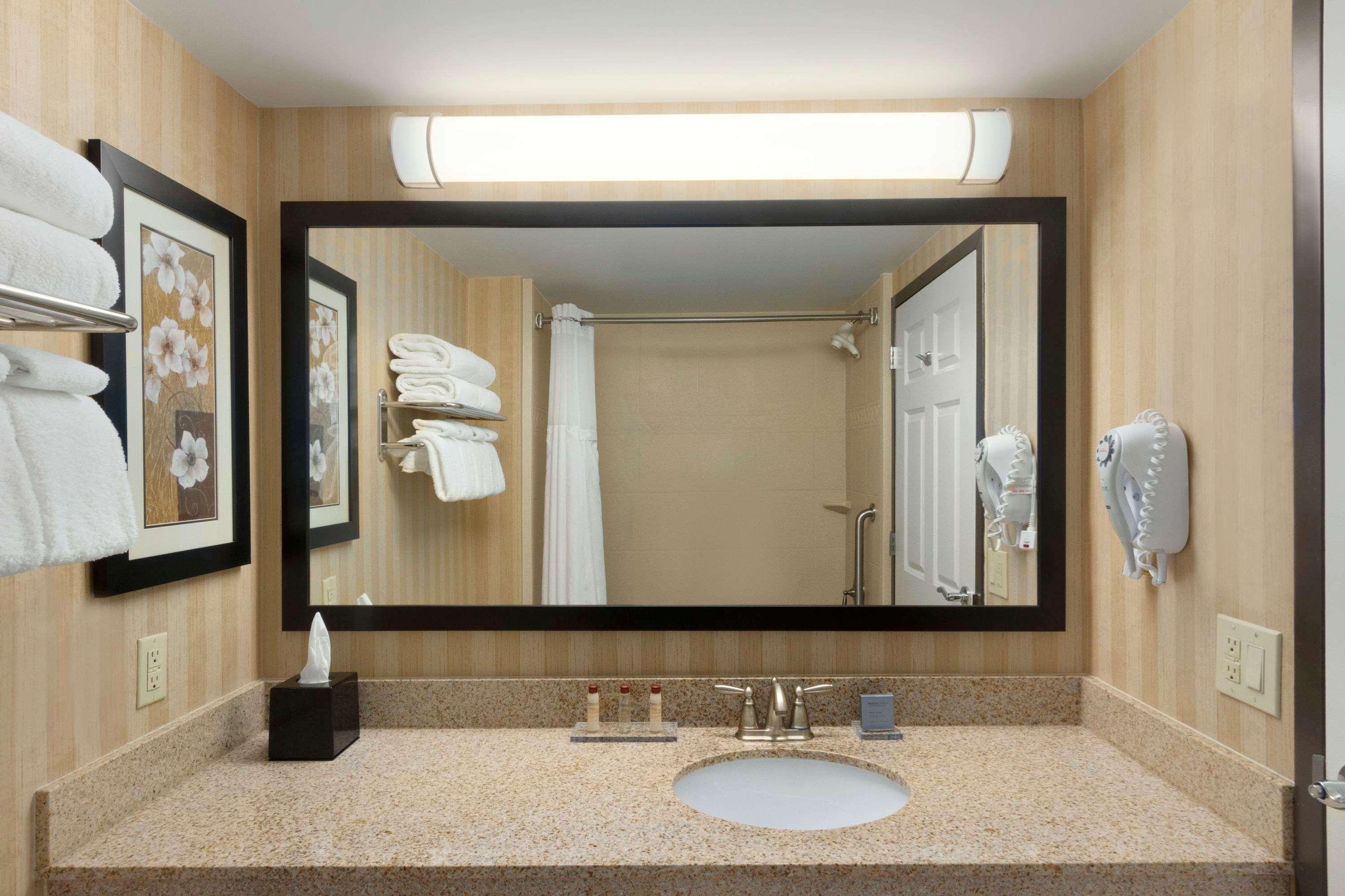 Spark By Hilton Charlotte Tyvola I-77 Luaran gambar