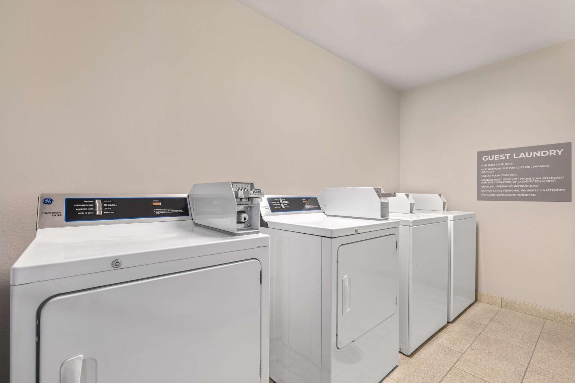 Spark By Hilton Charlotte Tyvola I-77 Luaran gambar