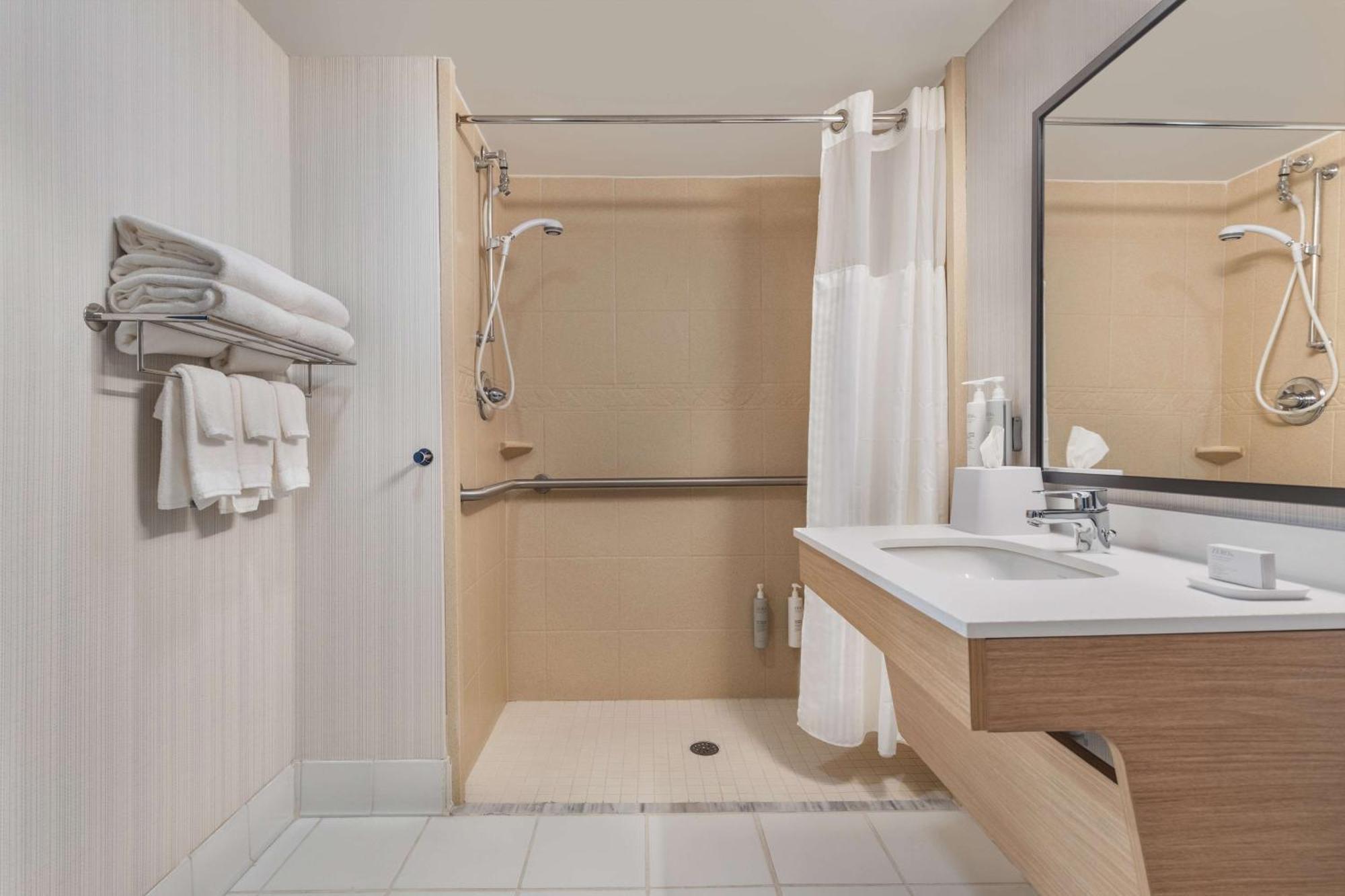 Spark By Hilton Charlotte Tyvola I-77 Luaran gambar