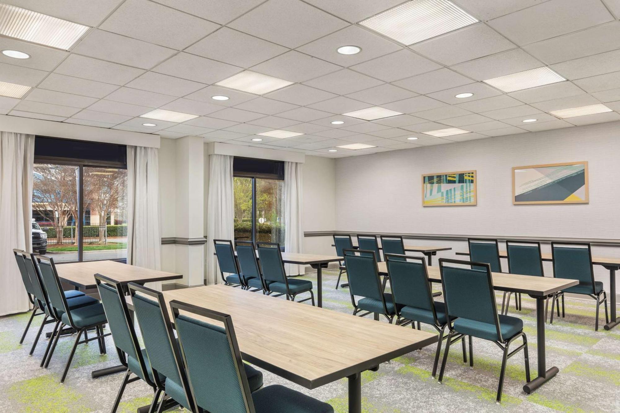 Spark By Hilton Charlotte Tyvola I-77 Luaran gambar