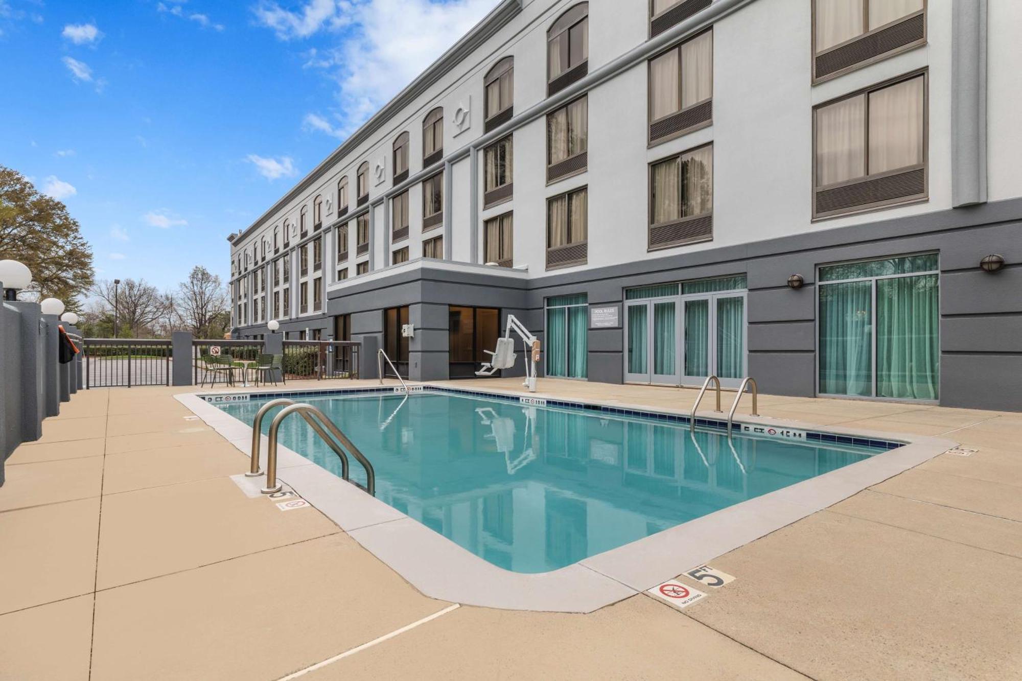 Spark By Hilton Charlotte Tyvola I-77 Luaran gambar