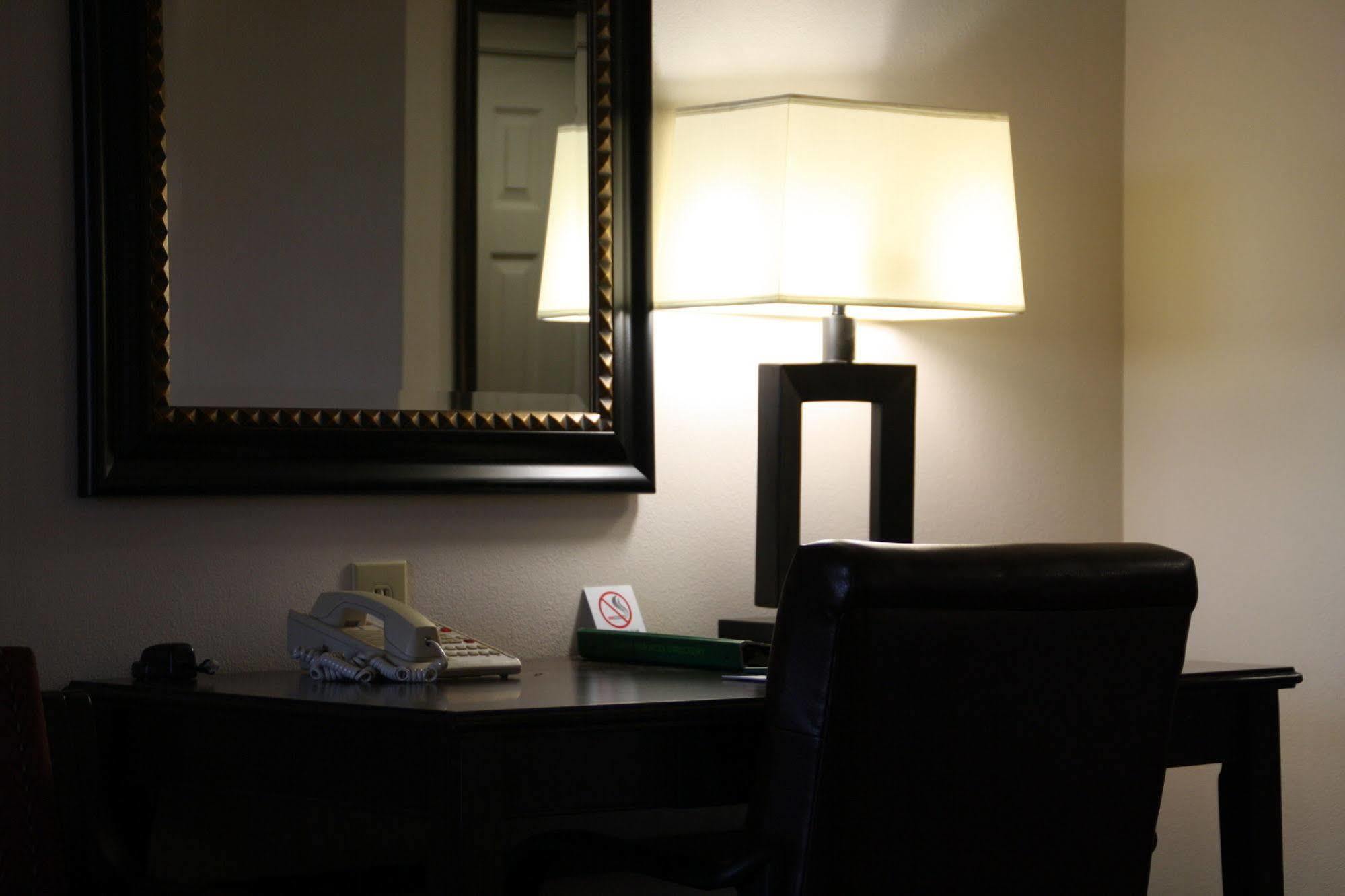 Spark By Hilton Charlotte Tyvola I-77 Luaran gambar